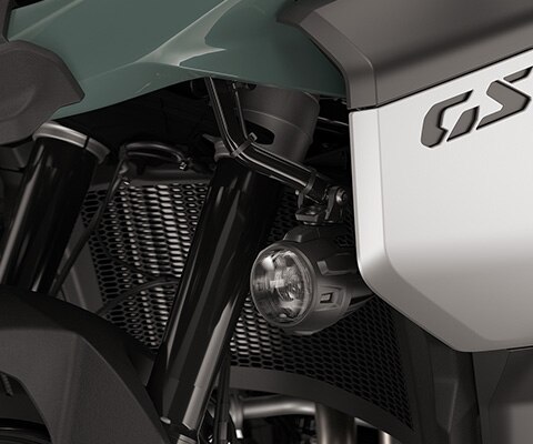 The additional headlight of the F 900 GS Adventure from BMW Motorrad
