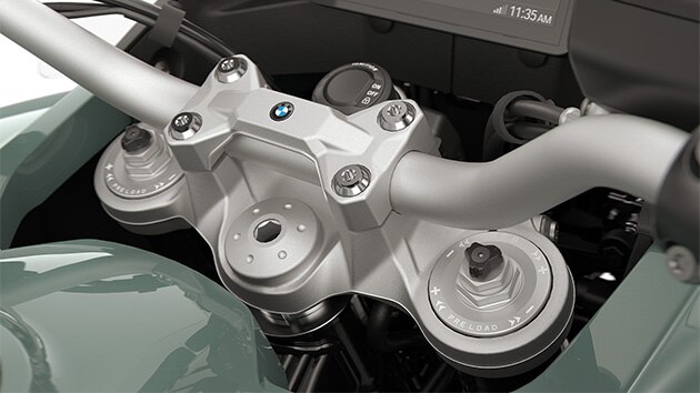 The adjustable fork of the F 900 GS Adventure from BMW Motorrad