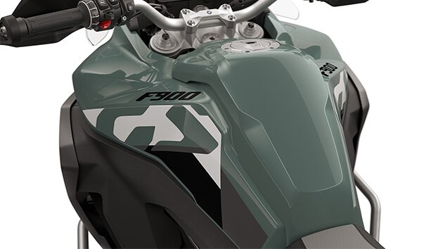 The side panels of the F 900 GS Adventure from BMW Motorrad with a large 23 l tank