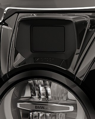 We see the R 18 Transcontinental with the Active Cruise Control system.